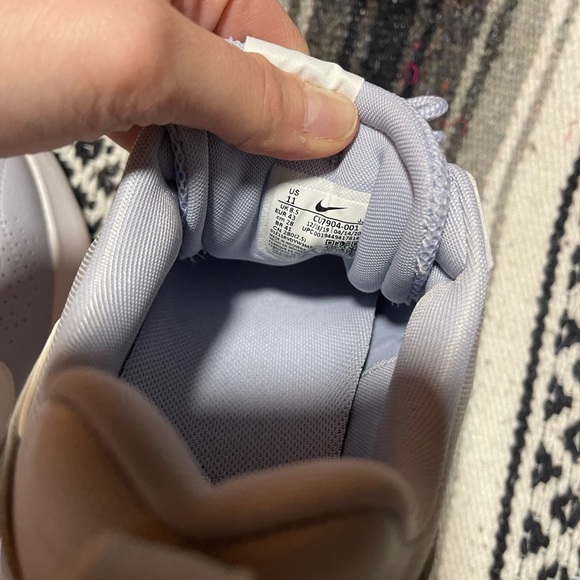 NWOT Womens Nike Air Max Verona Ghost White Metallic Sneaker - Picture 4 of 6